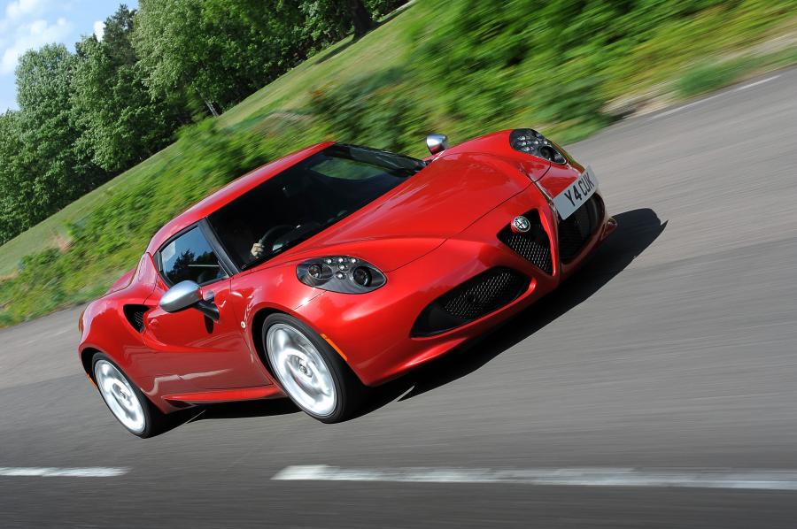  Alfa Romeo 4C 2014 года  (UK) (фото 5 из 24)